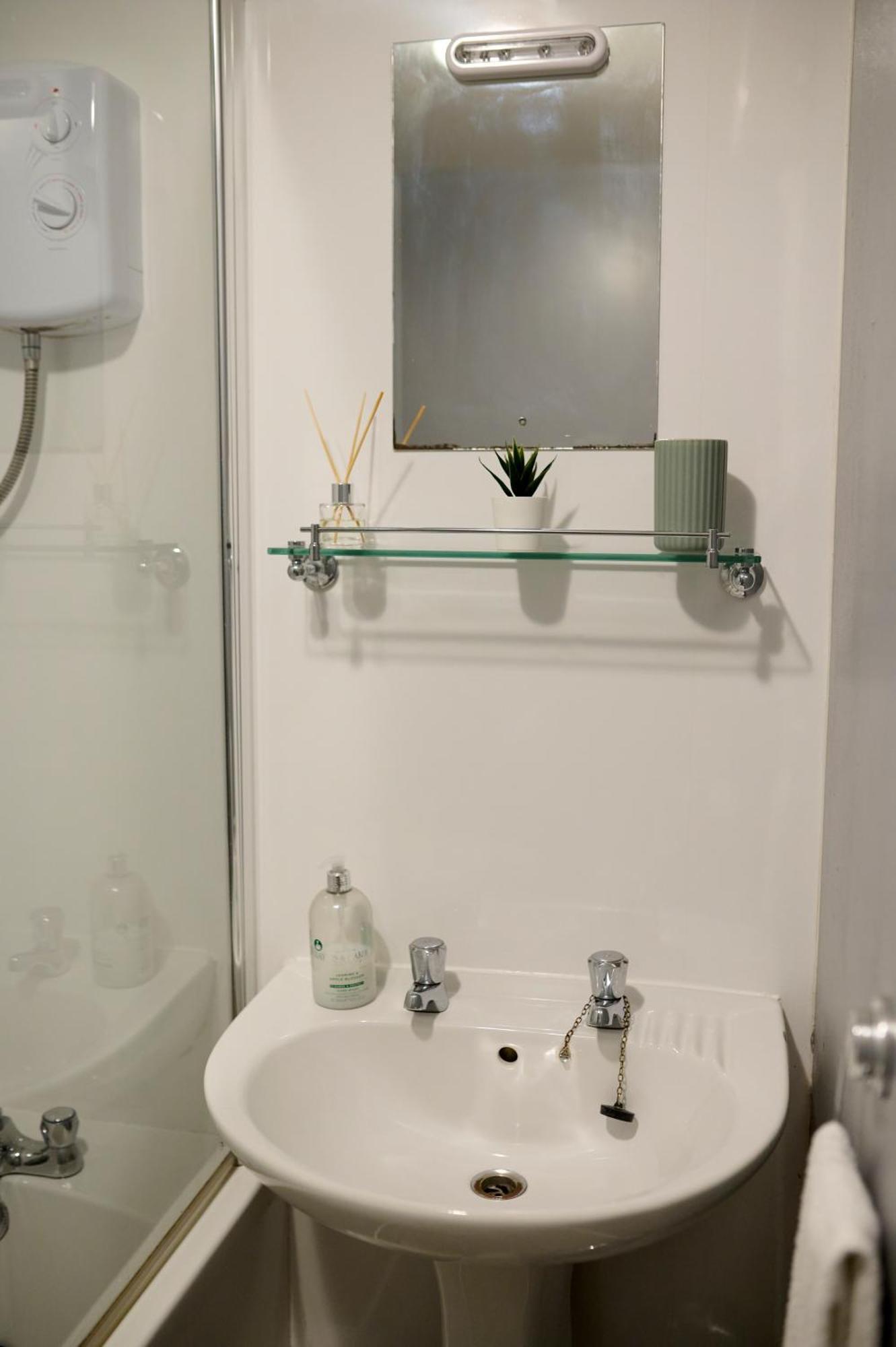 אובאן Charming 1Br Apartment Close To Centre With Free Parking מראה חיצוני תמונה